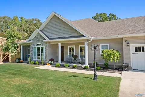 Exterior - 93 Bell Dr, Trinity, AL 35673 photo 4 of 11