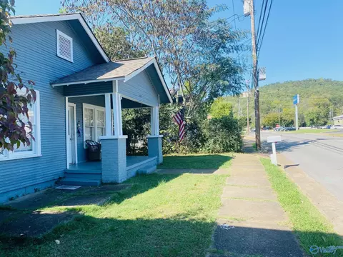 208 S Scott St, Scottsboro, AL 35768