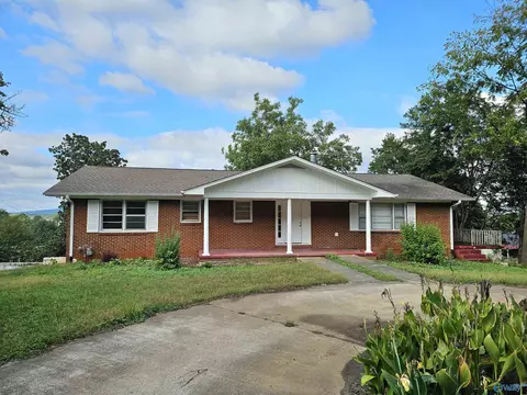 4001 S Crestview Cir, Huntsville, AL 35816