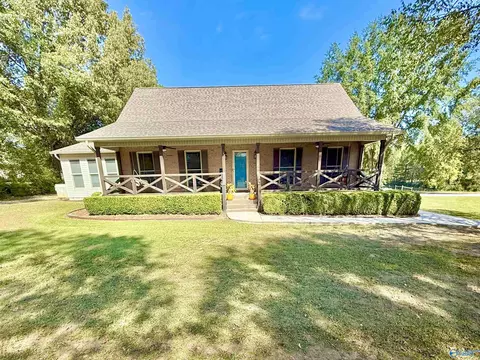 1264 Parker Rd, Hartselle, AL 35640