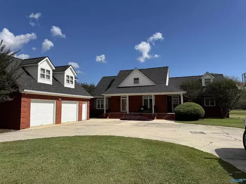 400 Plantation Pointe Rd, Scottsboro, AL 35768