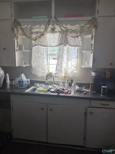 Kitchen - 1017 Third Ave, Gadsden, AL 35901 photo 8 of 9
