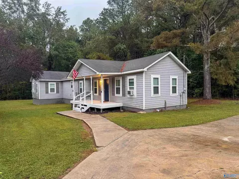 1673 Walker Ln, New Market, AL 35761