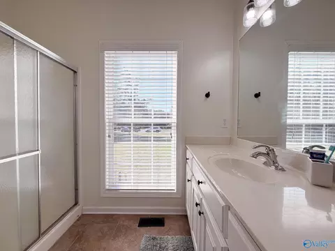 Bath - 567 County Road 386, Trinity, AL 35673 photo 1 of 4
