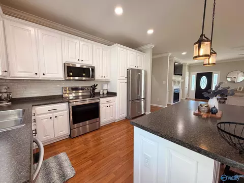 Kitchen - 567 County Road 386, Trinity, AL 35673 photo 3 of 5