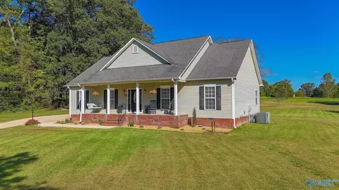 Exterior - 567 County Road 386, Trinity, AL 35673 photo 2 of 5
