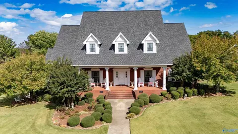 444 Turnberry Ln, Albertville, AL 35951