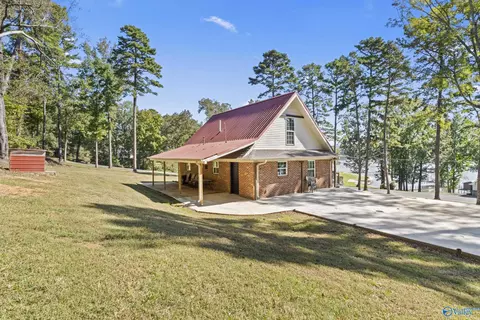 882 York Dr, Rogersville, AL 35652