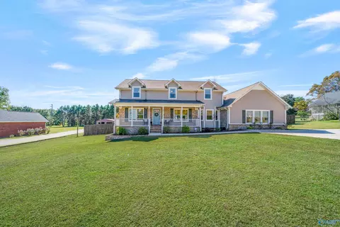 226 Slaterock Rd, Hazel Green, AL 35750