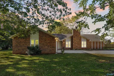 221 Callaway Ln, Meridianville, AL 35759