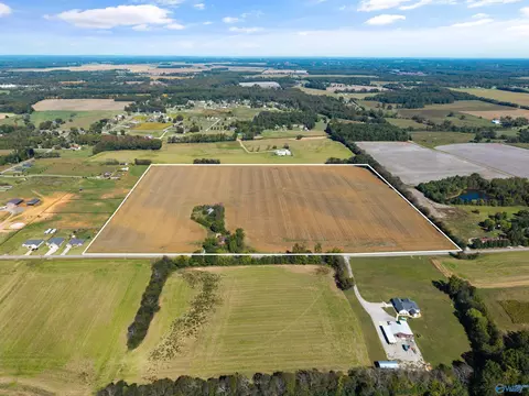 275 Ed Baeder Rd, Hazel Green, AL 35750