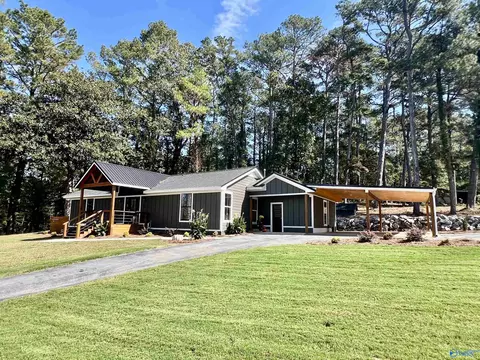 307 Ray St, Centre, AL 35960
