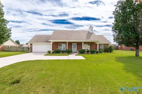 722 Elkwood Section Rd, Hazel Green, AL 35750