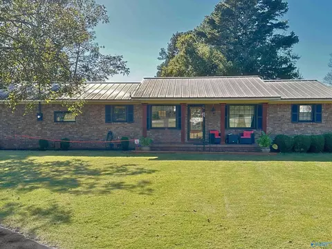 145 Lakewood Dr, Muscle Shoals, AL 35661