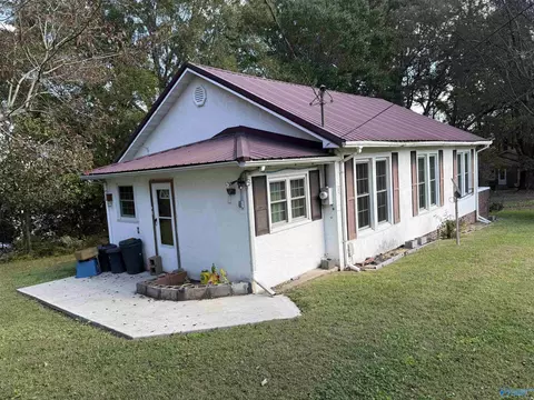 623 Chisolm Ave, Bridgeport, AL 35740