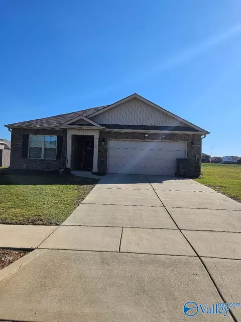 110 Tea Tree Ct, Hazel Green, AL 35750