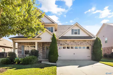 3013 Greenway Cir, Owens Cross Roads, AL 35763