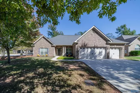 7309 Sanctuary Cove Dr, Owens Cross Roads, AL 35763