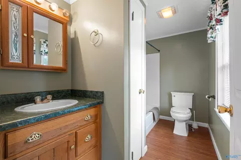 Bath - 7159 Willow Rd, Ider, AL 35981 photo 1 of 3