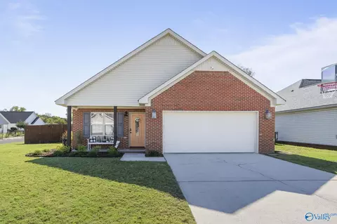 3903 Steve Perkins Dr, Decatur, AL 35603