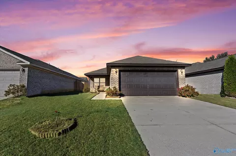 102 Winstead Cir, Owens Cross Roads, AL 35763