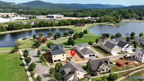 4 Lendon Park Dr, Huntsville, AL 35802