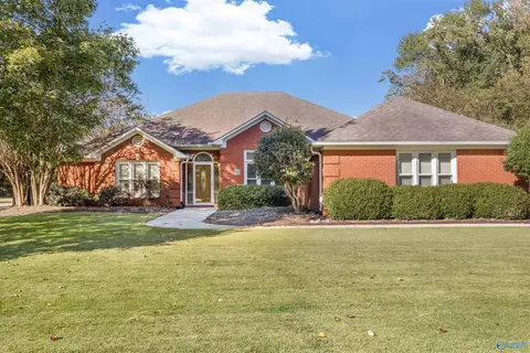 148 Cove Creek Dr, Decatur, AL 35603