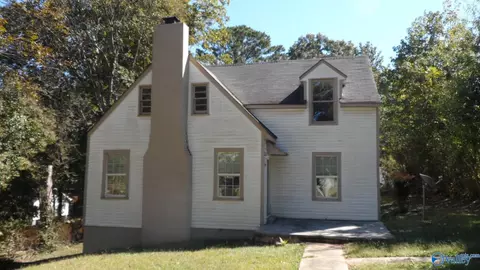 724 Blue Ridge Dr, Anniston, AL 36207