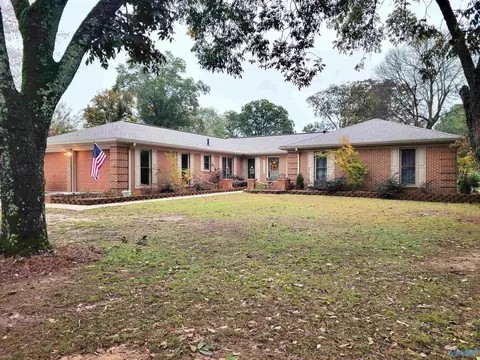 103 Collier Dr, Albertville, AL 35951