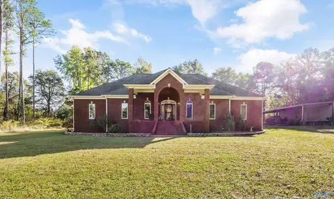 53 Slaten Dr, Hartselle, AL 35640