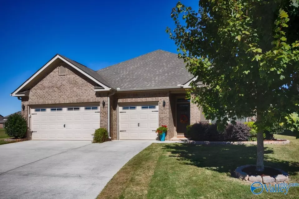 Exterior - 243 Iron Cir, Meridianville, AL 35759 photo 3 of 8