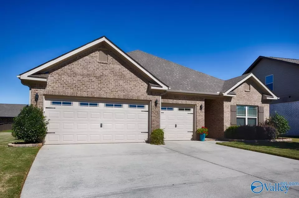 Exterior - 243 Iron Cir, Meridianville, AL 35759 photo 4 of 8