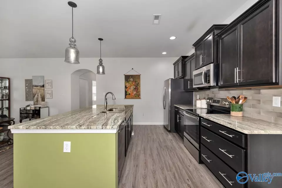 Kitchen - 243 Iron Cir, Meridianville, AL 35759 photo 3 of 4
