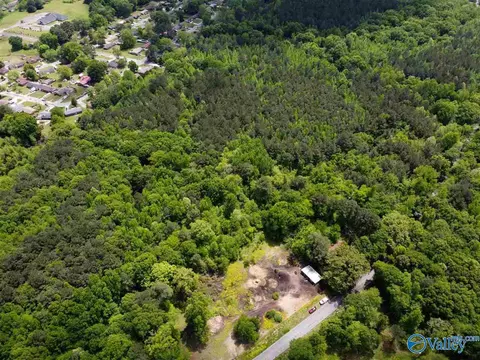 2013 Moulton Heights Rd, Decatur, AL 35601