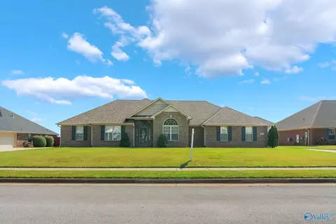 13196 Summerfield Dr, Athens, AL 35613
