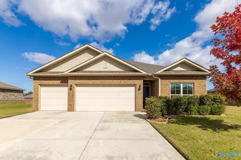 109 Creek Ridge Dr, Meridianville, AL 35759