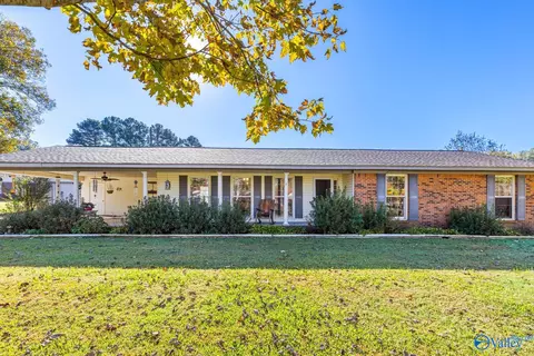 1212 Twin Lake Cir, Hartselle, AL 35640