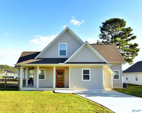 2401 Cowen Cir, Guntersville, AL 35976