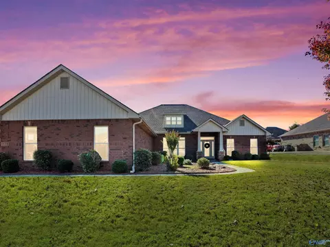 131 Harbor Glen Dr, Madison, AL 35756