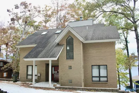 716 Skyline Shores Dr, Scottsboro, AL 35769