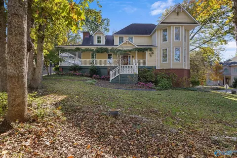 10204 Everest Dr, Huntsville, AL 35803