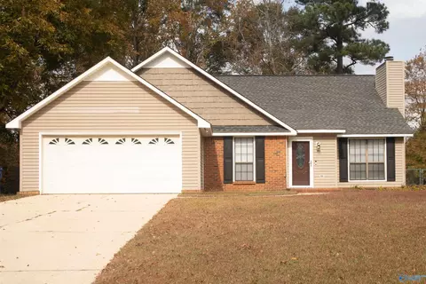 1805 Apache Dr, Albertville, AL 35950