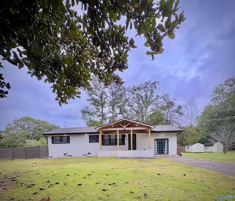 500 Carol St, Hartselle, AL 35640