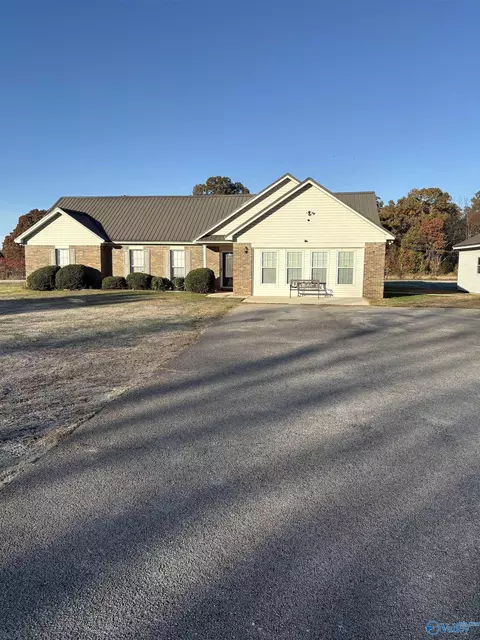 1494 Carter Grove Rd, Hazel Green, AL 35750