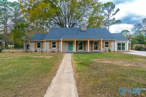 2323 Springdale Rd, Decatur, AL 35601