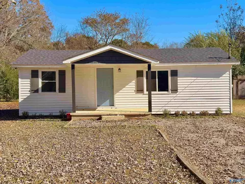 123 Mccollum Ln, New Market, AL 35761