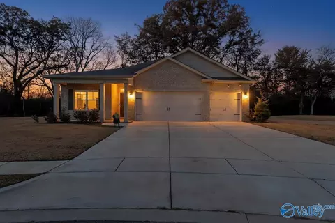 128 Canonbury Dr, New Market, AL 35761