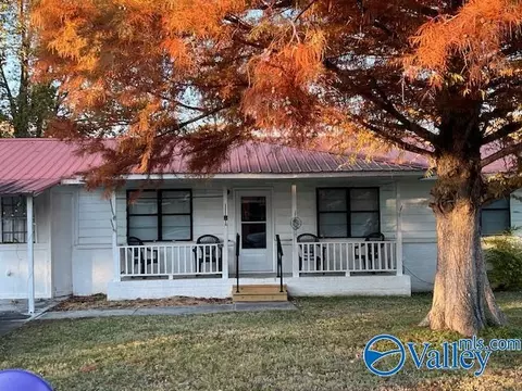 308 Bobwhite Dr, Decatur, AL 35601