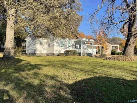 1931 SW Vanderbilt Cir, Huntsville, AL 35801