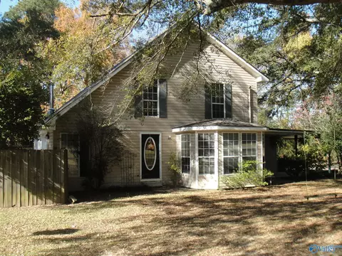 132 Guinevere Dr, Albertville, AL 35950